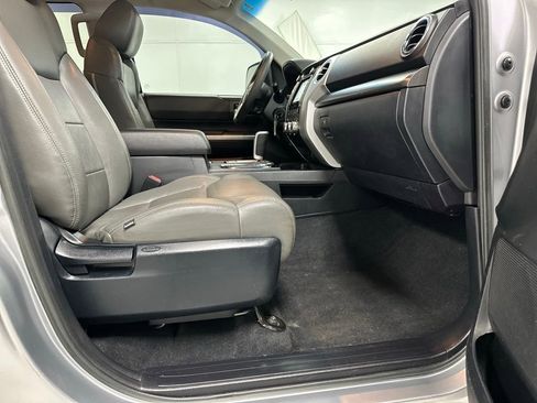 Used 2017 Toyota Tundra SR5 w/ SR5 Upgrade Package image 23