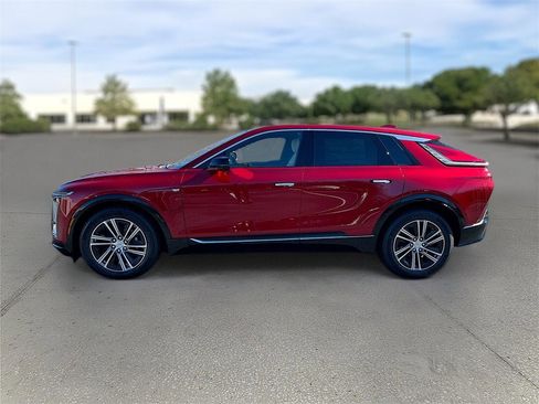 New 2026 Cadillac Lyriq Luxury image 3