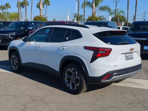 Used 2025 Chevrolet Trax LT w/ Driver Confidence Package image 6