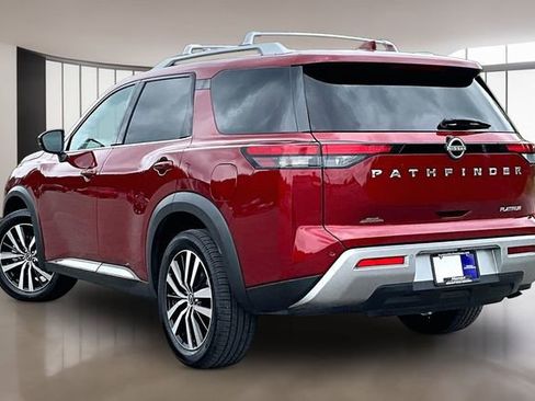 Used 2023 Nissan Pathfinder Platinum FWD image 4