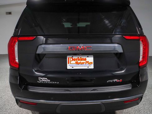 Used 2023 GMC Yukon XL AT4 image 8