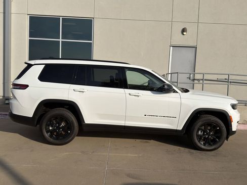New 2025 Jeep Grand Cherokee L Altitude AWD/4WD image 4