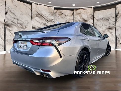 Used 2021 Toyota Camry SE w/ Carpet Mat Package (TMS) FWD image 2