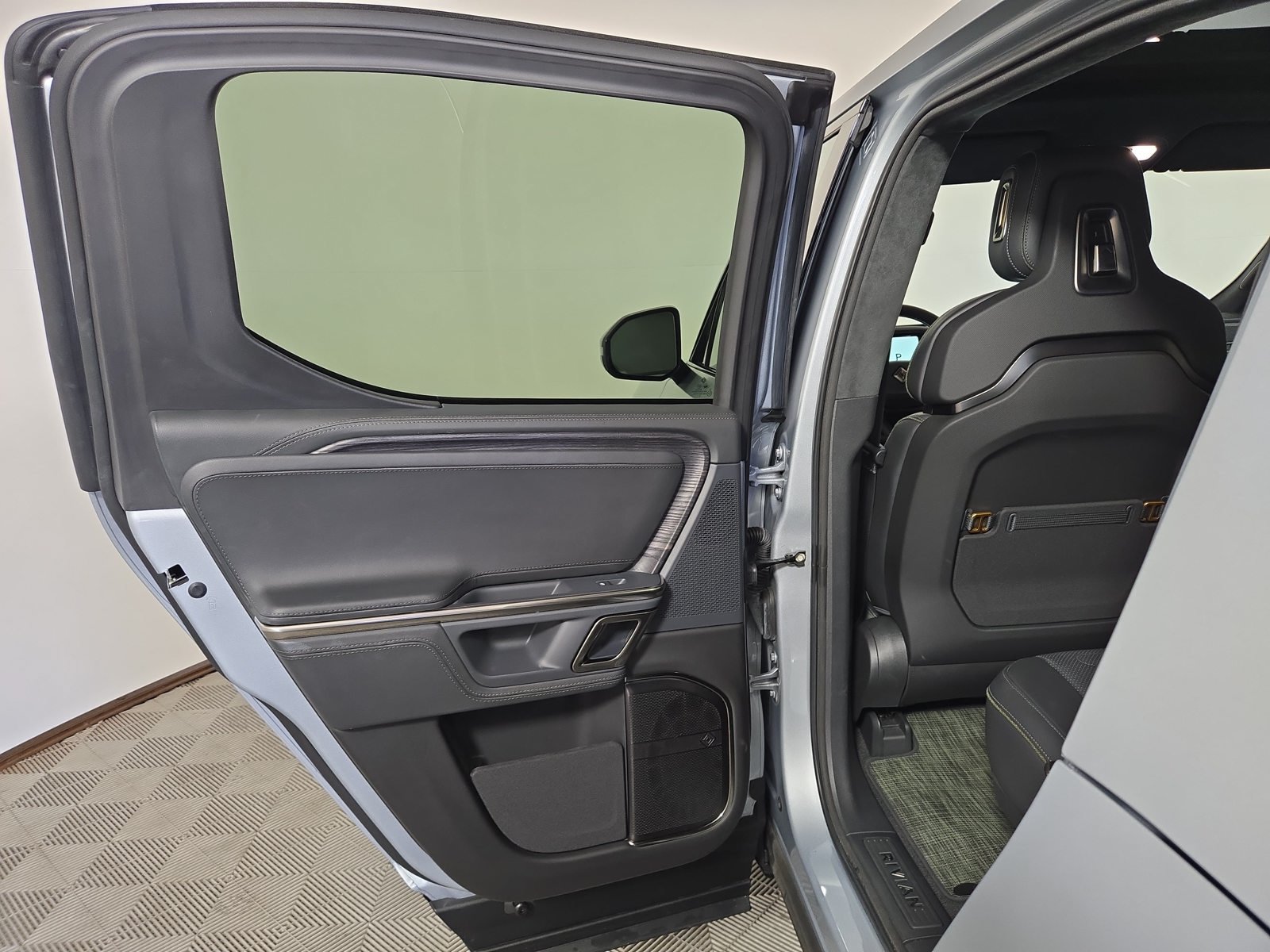 Used 2024 Rivian R1T Adventure Dual AWD/4WD image 17