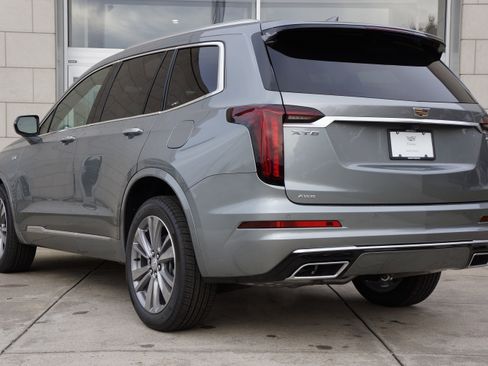 Used 2024 Cadillac XT6 Premium Luxury image 9