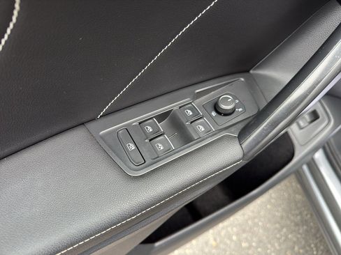 Used 2022 Volkswagen Tiguan SE image 10