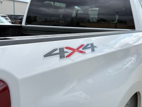 Used 2022 Chevrolet Silverado 1500 Custom image 11