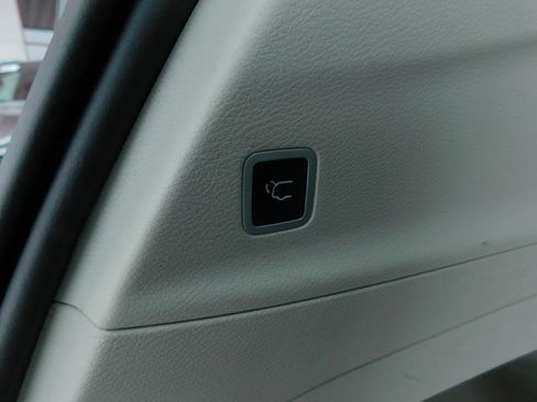 Used 2024 Chrysler Pacifica Limited image 14