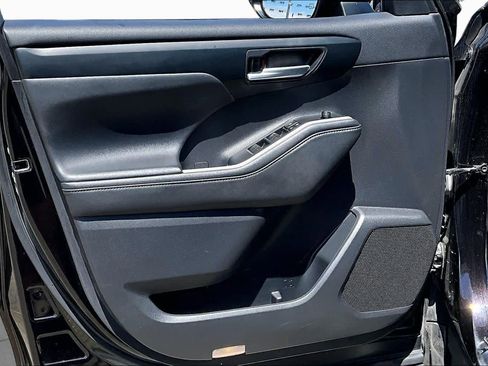 Certified 2021 Toyota Highlander XLE AWD/4WD image 21