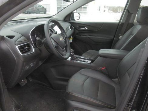 Used 2023 Chevrolet Equinox Premier image 3