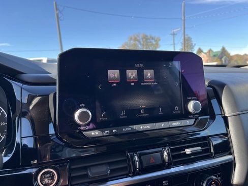 Used 2024 Nissan Pathfinder SV image 40