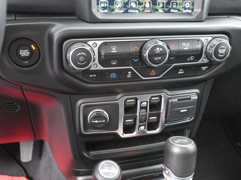 Used 2023 Jeep Wrangler Unlimited Sahara image 16