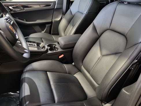 Certified 2026 Porsche Macan AWD/4WD image 6