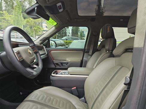 Used 2023 Rivian R1S Adventure AWD/4WD image 28