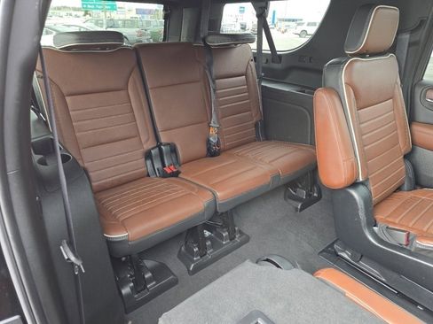 Used 2023 GMC Yukon XL Denali Ultimate image 19