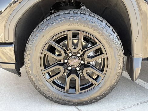 Used 2024 GMC Sierra 1500 Elevation w/ Elevation Premium Package AWD/4WD image 9