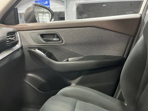 Used 2023 Nissan Rogue S AWD/4WD image 17