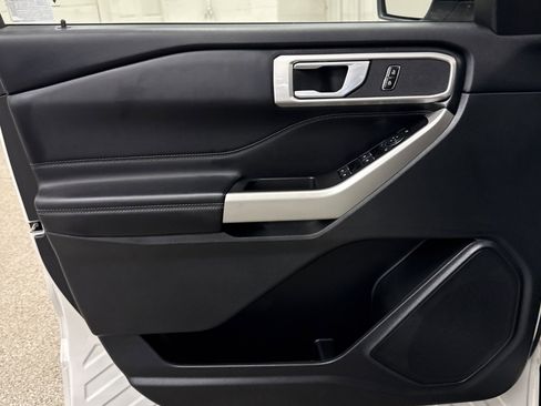 Used 2023 Ford Explorer XLT w/ Equipment Group 202A image 3