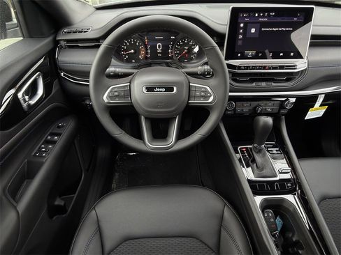 New 2026 Jeep Compass Latitude image 11