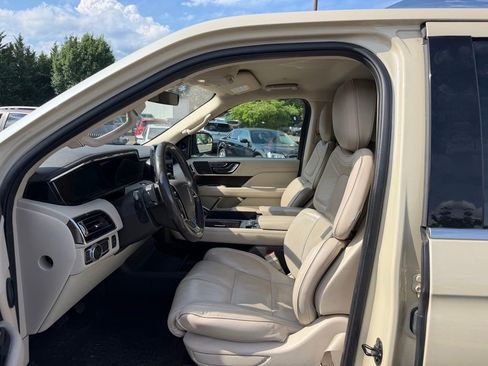 Used 2018 Lincoln Navigator Select w/ Technology Package AWD/4WD image 11