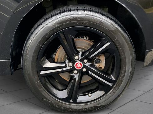 Used 2017 Jaguar F-PACE R-Sport image 10