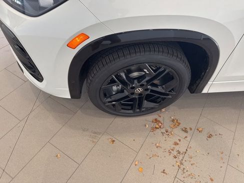 New 2025 Volkswagen Tiguan SE R-Line image 9