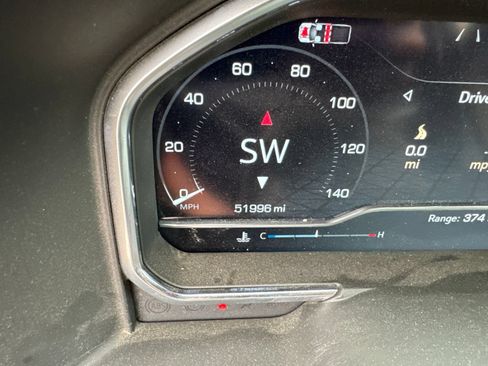 Used 2025 GMC Sierra 2500 AT4X AWD/4WD image 4