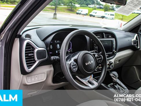 Used 2025 Kia Soul LX w/ LX Technology Package FWD image 23