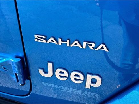 Used 2022 Jeep Wrangler Unlimited Sahara w/ Cold Weather Group image 22