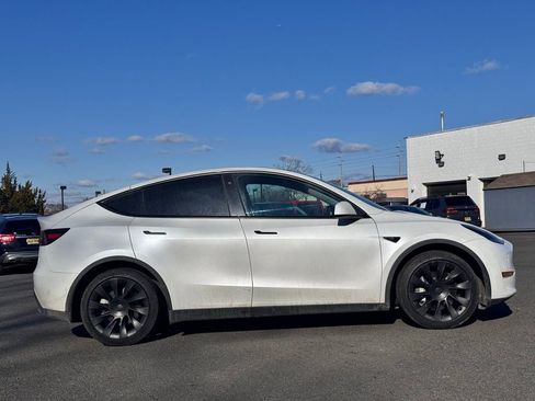 Used 2022 Tesla Model Y Long Range image 5
