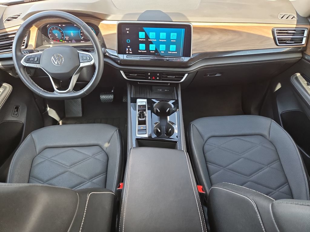 Used 2025 Volkswagen Atlas SE FWD image 16