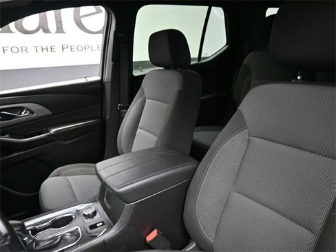 Used 2023 Chevrolet Traverse LT w/ Midnight/Sport Edition image 16