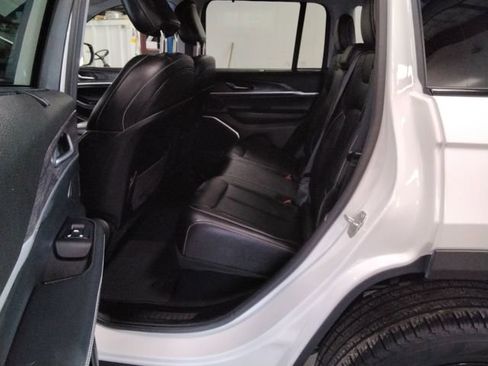 Used 2023 Jeep Grand Cherokee Limited w/ Luxury Tech Group II image 10