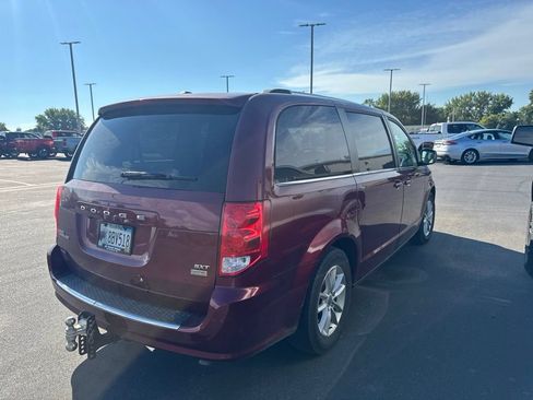 Used 2019 Dodge Grand Caravan SXT FWD image 3