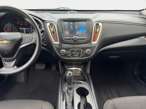 Used 2018 Chevrolet Malibu LT FWD image 13