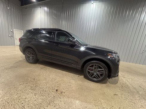 Used 2025 Ford Explorer ST-Line w/ ST-Line Street Pack image 7