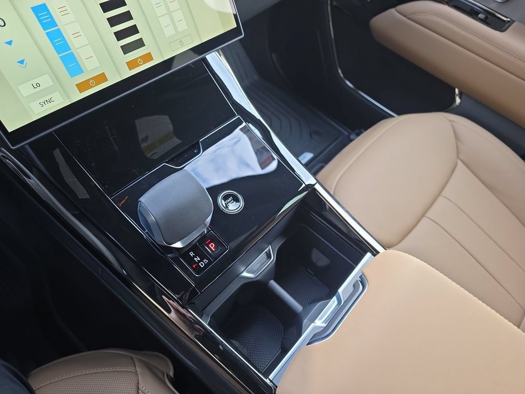 New 2026 Land Rover Range Rover Sport SE AWD/4WD image 18