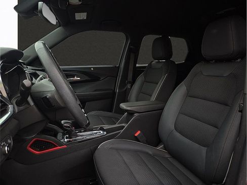Used 2022 Chevrolet TrailBlazer RS w/ Technology Package FWD image 12