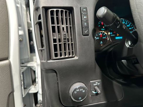 Used 2017 GMC Savana 2500 image 25