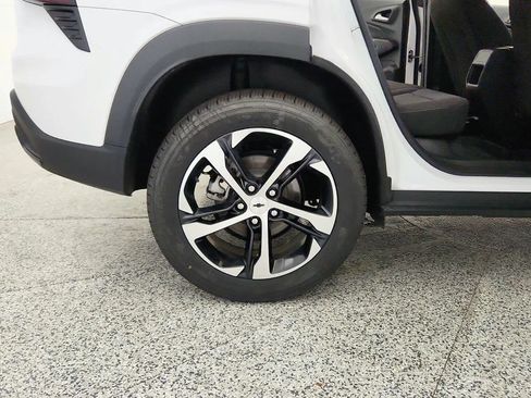 Used 2024 Chevrolet Trax RS FWD image 30