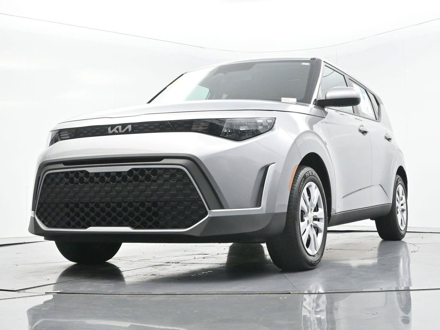 Used 2025 Kia Soul LX FWD image 42
