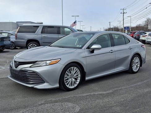 Used 2019 Toyota Camry XLE w/ Navigation Package image 3