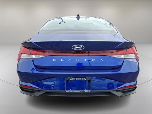 Certified 2023 Hyundai Elantra SE image 9