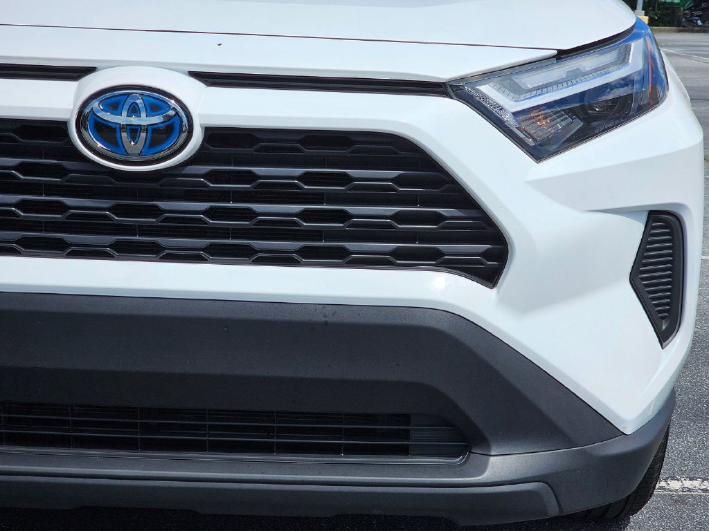 Used 2024 Toyota RAV4 LE AWD/4WD image 9