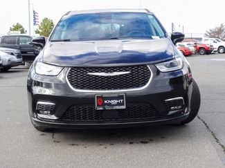 Used 2024 Chrysler Pacifica Select video 2