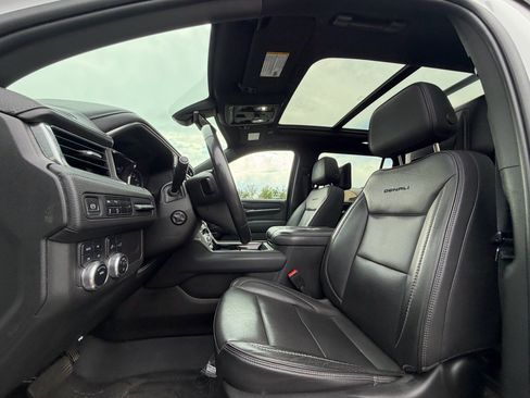 Used 2021 GMC Yukon XL Denali w/ Denali Premium Package AWD/4WD image 7