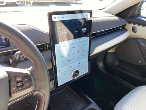 Used 2023 Ford Mustang Mach-E Premium image 19