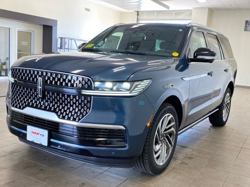 New 2027 Lincoln Navigator Reserve AWD/4WD image 4