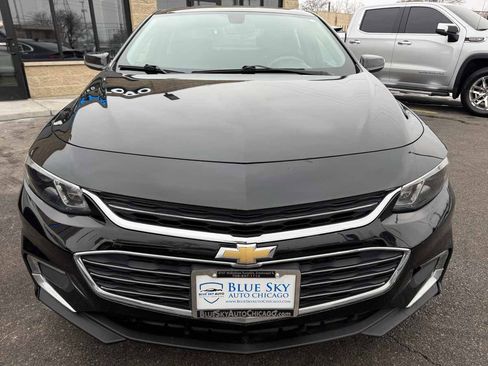 Used 2017 Chevrolet Malibu LT image 2