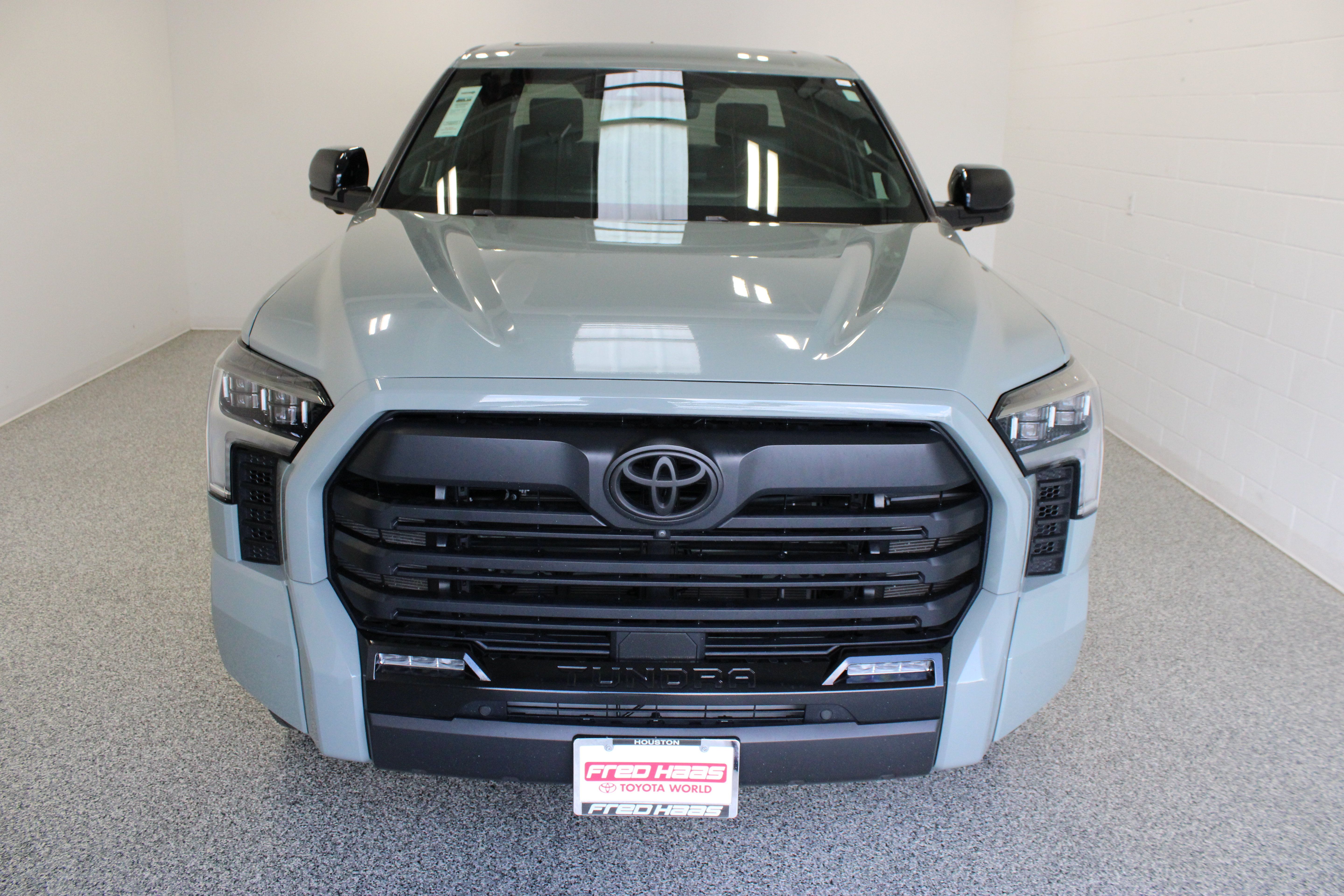 Used 2025 Toyota Tundra Limited AWD/4WD image 3